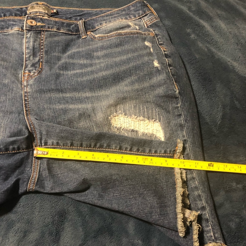 Torrid denim distressed shorts. Size 22 NWT - Picture 7 of 13